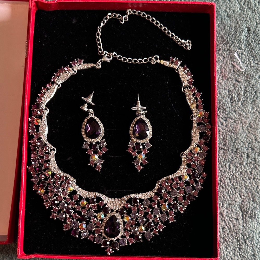 Exquisite Silver and Purple Necklace Set